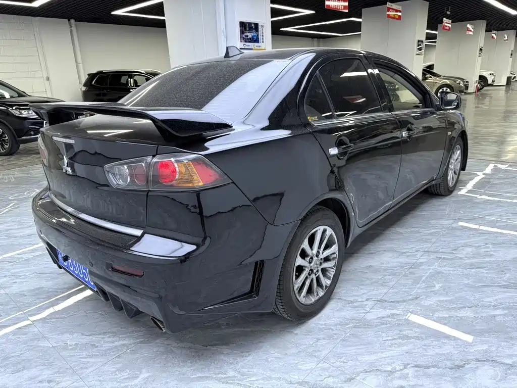 MITSUBISHI LANCER EX 2011