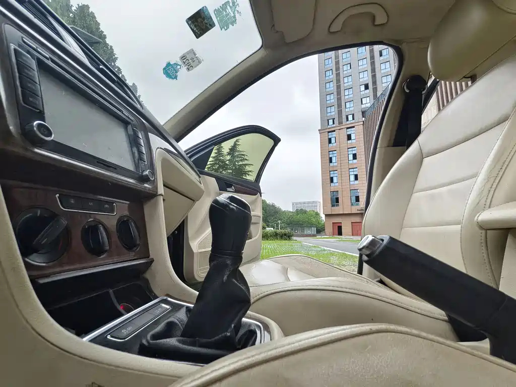 VOLKSWAGEN LAVIDA 2014