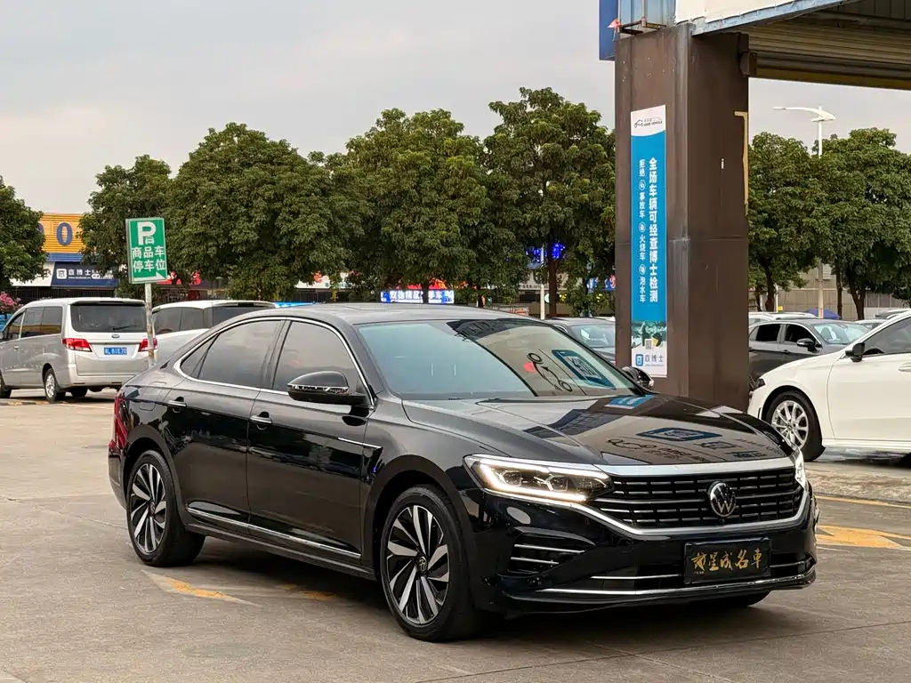 VOLKSWAGEN PASSAT 2025