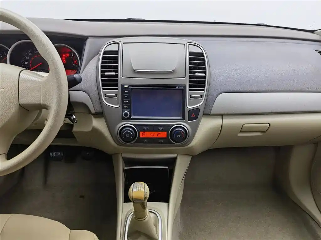 NISSAN SYLPHY 2015
