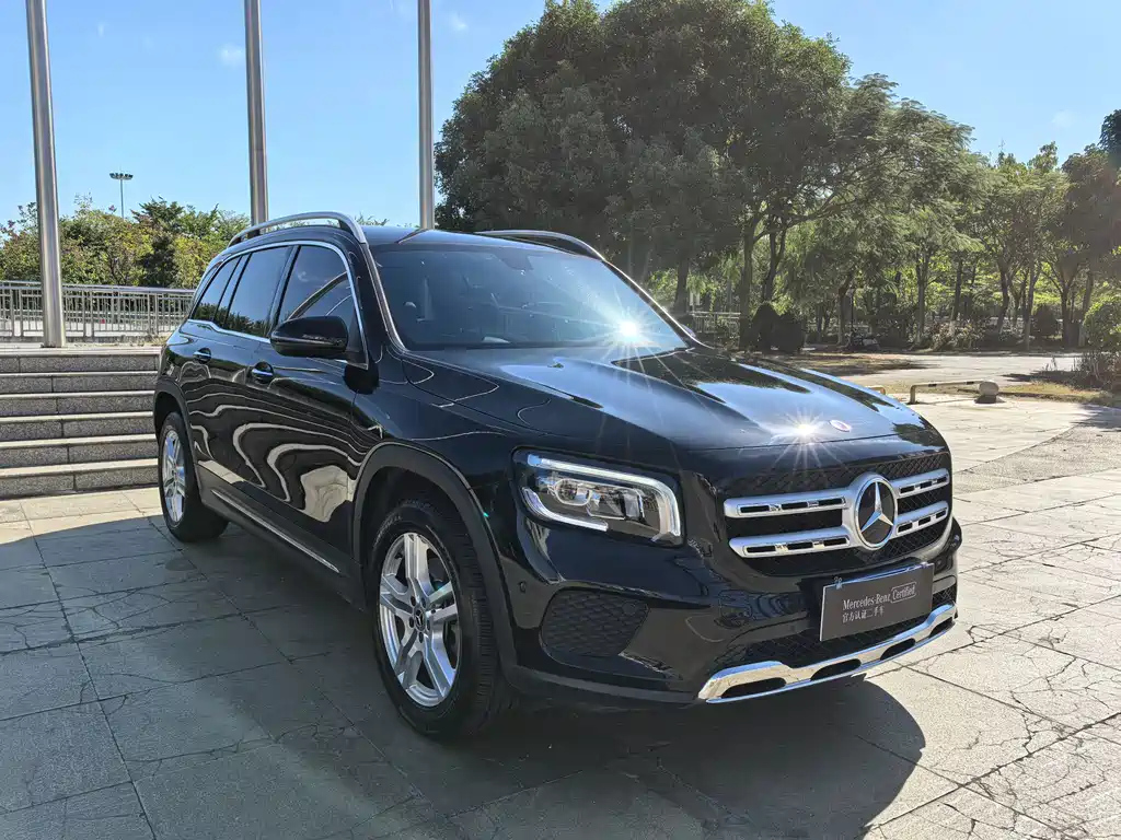 MERCEDES BENZ GLB 2023