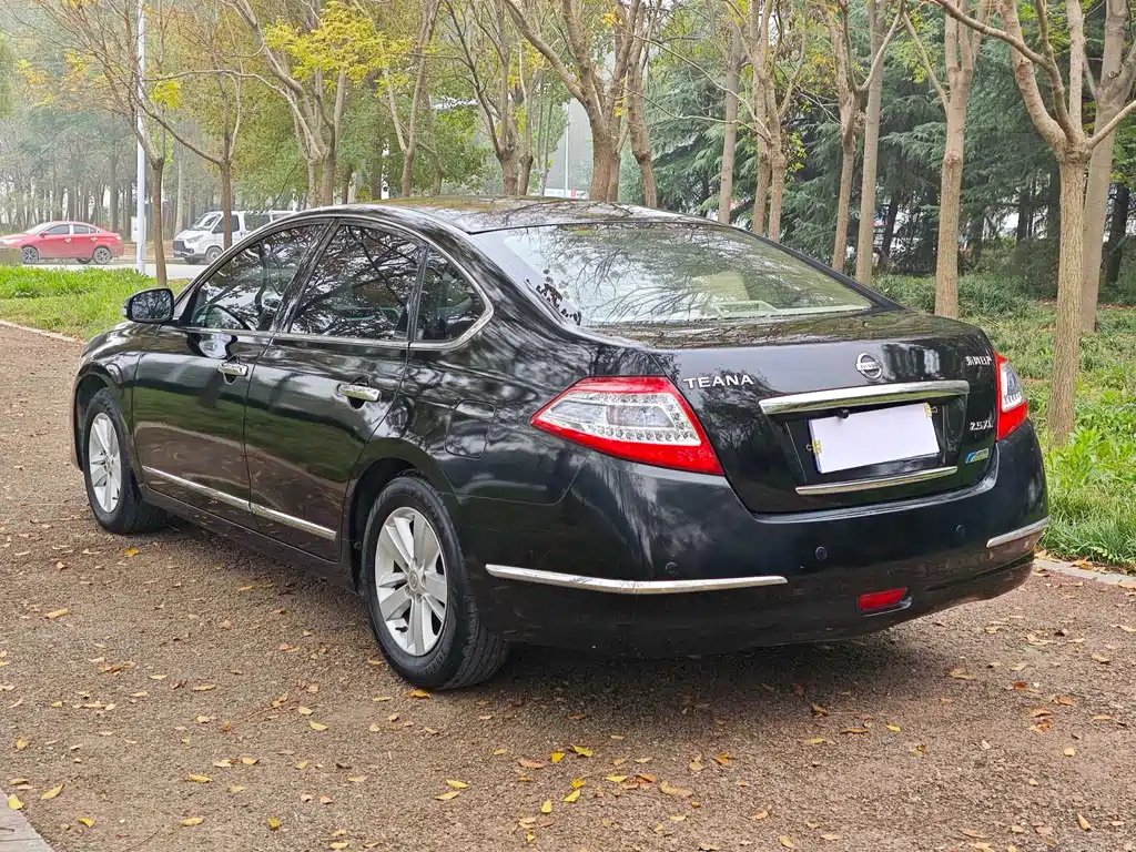 NISSAN TEANA 2011