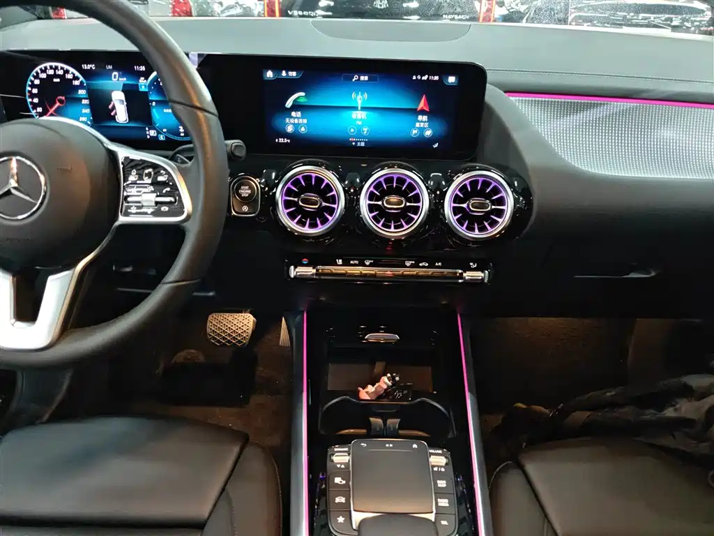 MERCEDES BENZ GLA 2023