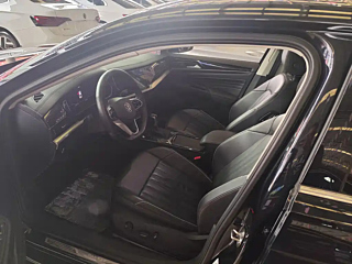 VOLKSWAGEN PASSAT 2023