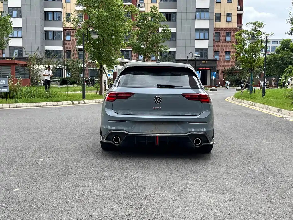 VOLKSWAGEN GOLF GTI 2023