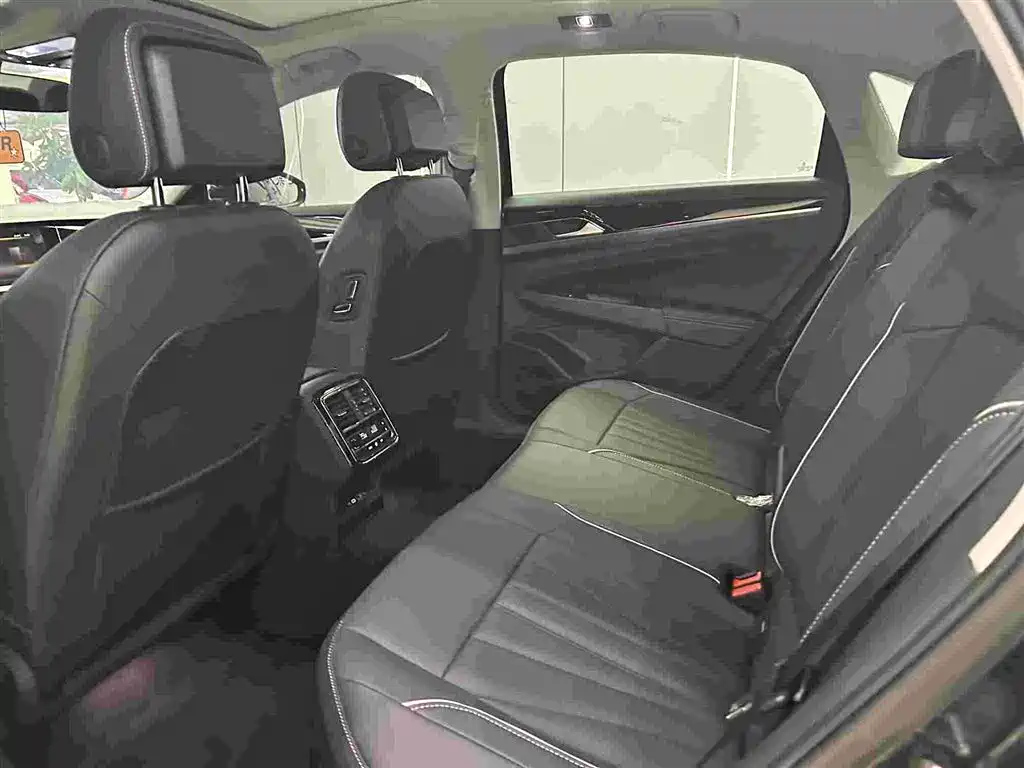 VOLKSWAGEN PASSAT 2024