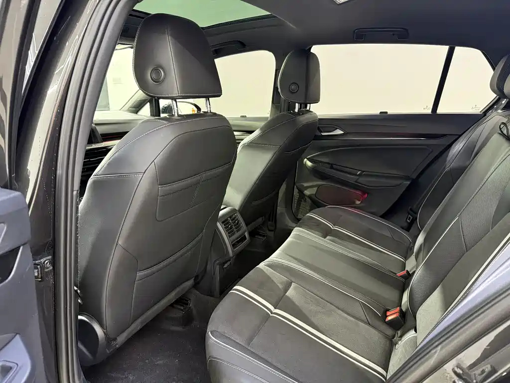 VOLKSWAGEN GOLF 2021