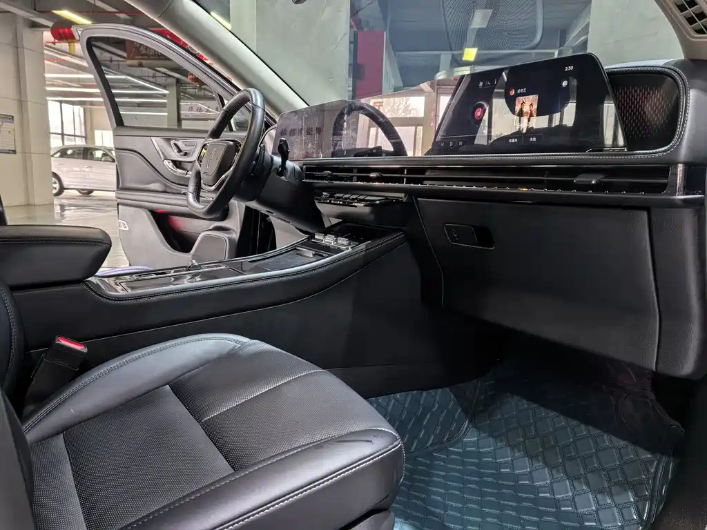 LINCOLN ADVENTURER 2023