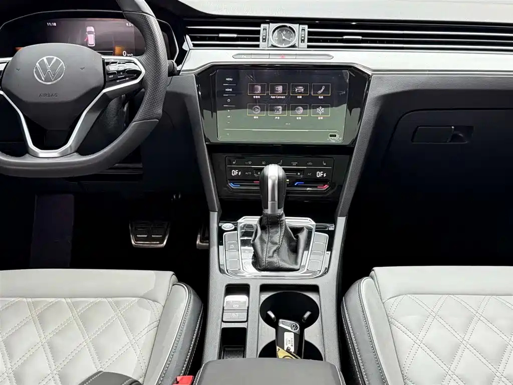 VOLKSWAGEN MAGOTAN 2023