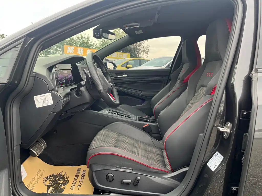 VOLKSWAGEN GOLF GTI 2021