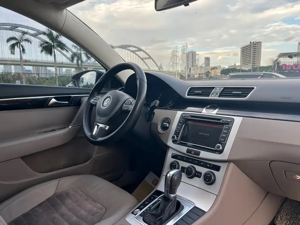 VOLKSWAGEN MAGOTAN 2015