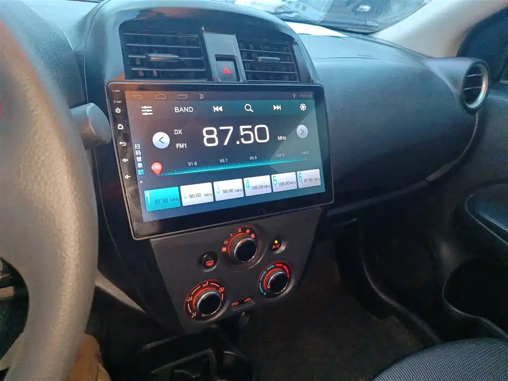 NISSAN SUNNY 2015