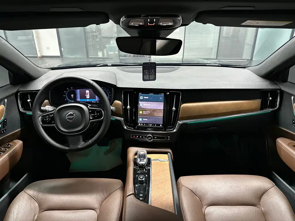 VOLVO S90 2023