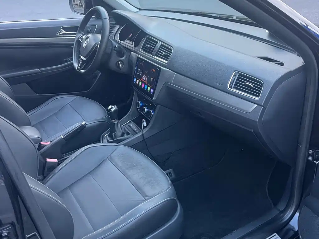 VOLKSWAGEN LAVIDA 2016