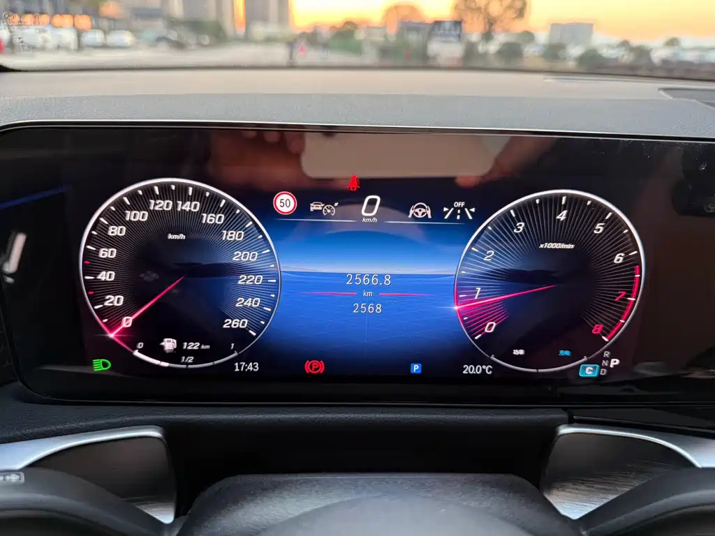 MERCEDES BENZ GLB 2025