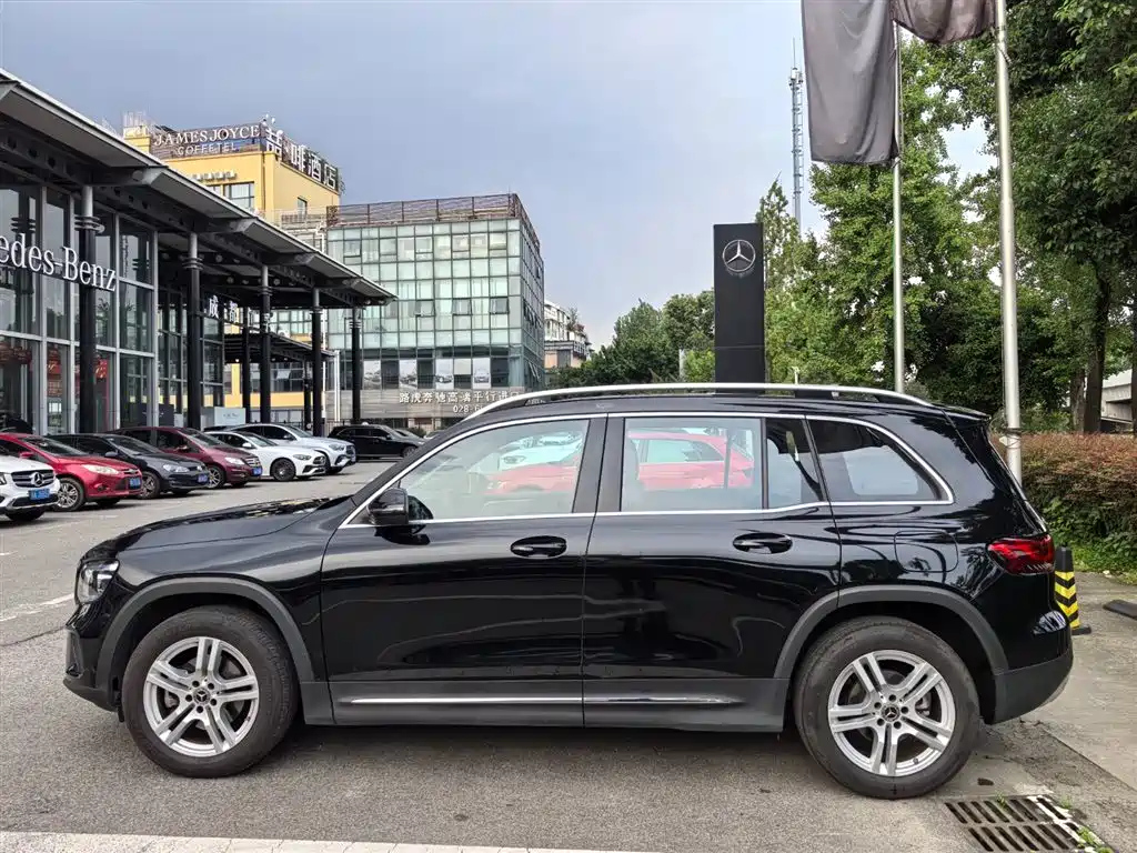 MERCEDES BENZ GLB 2023