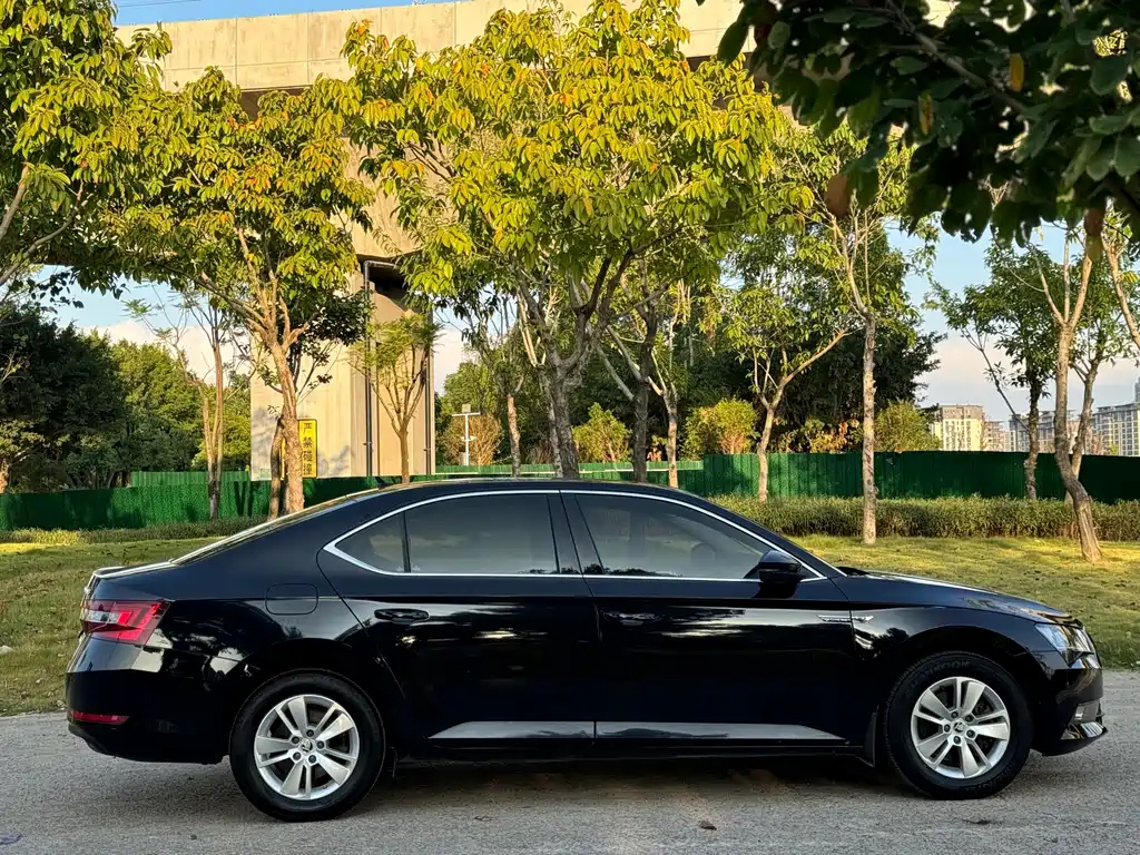 SKODA SUPERB 2019