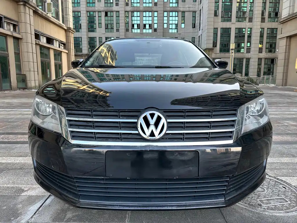 VOLKSWAGEN LAVIDA 2015