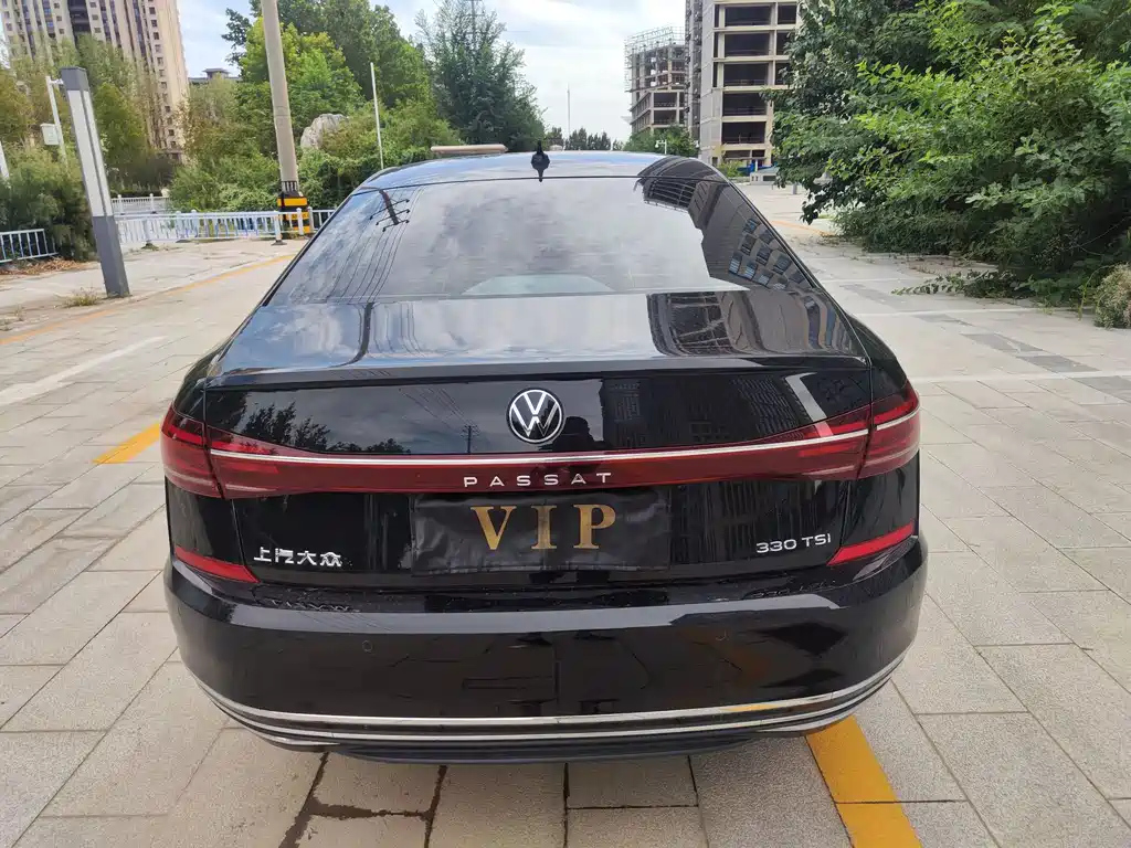 VOLKSWAGEN PASSAT 2023