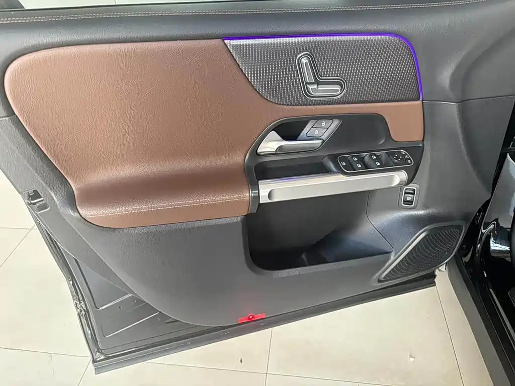 MERCEDES BENZ GLB 2023