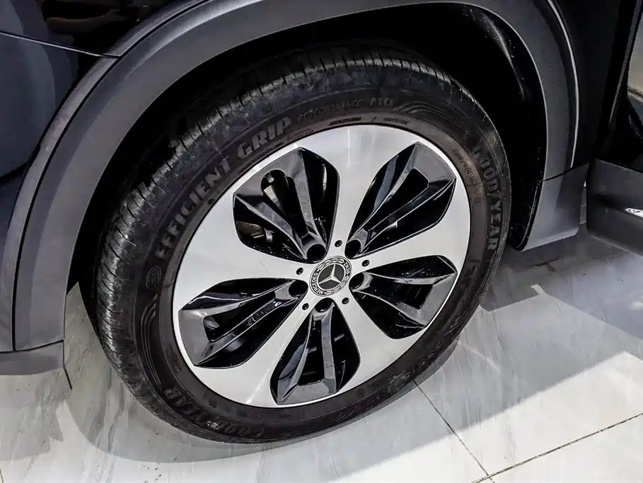 MERCEDES BENZ GLB 2023