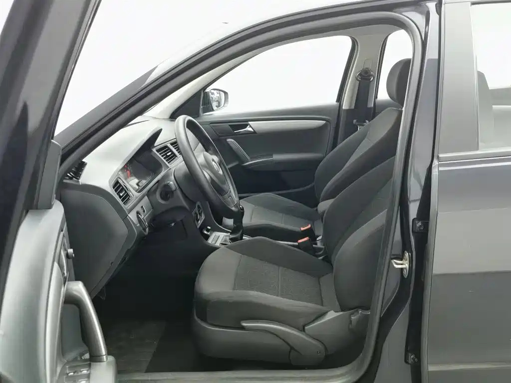 VOLKSWAGEN LAVIDA 2013