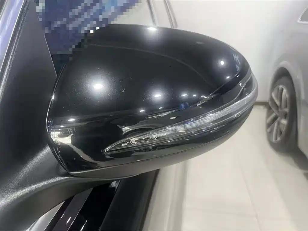 MERCEDES BENZ GLB 2025