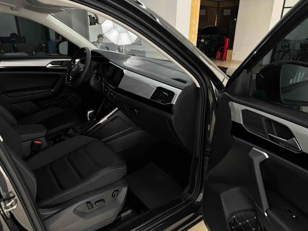 VOLKSWAGEN TAYRON 2021