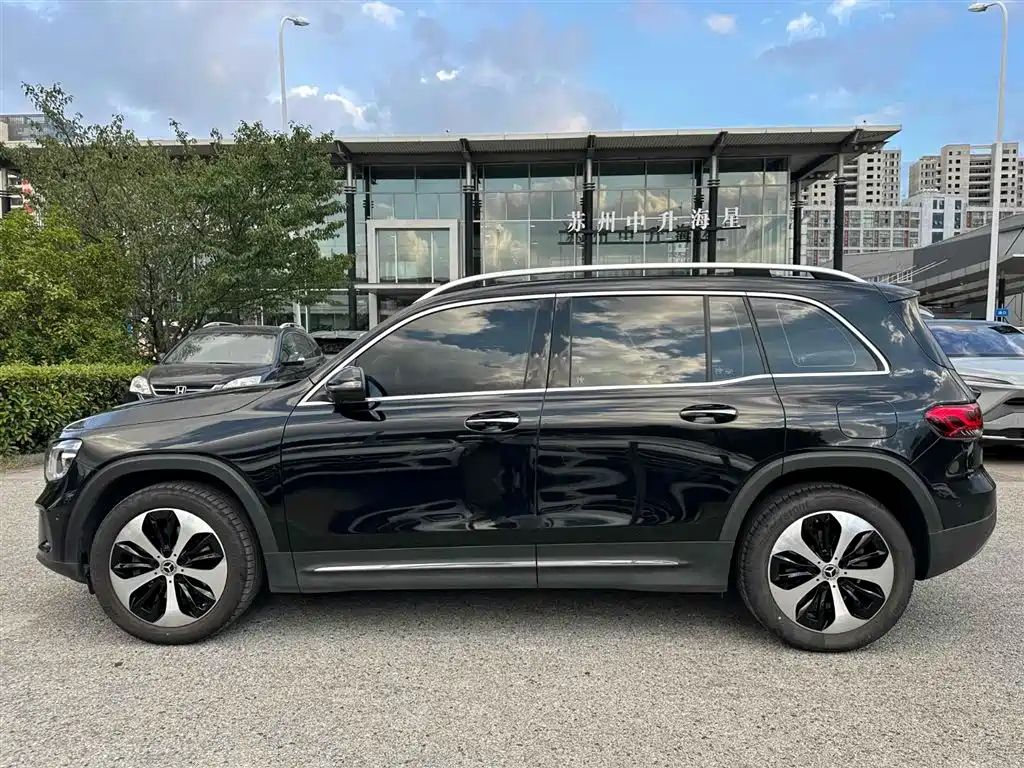MERCEDES BENZ GLB 2023