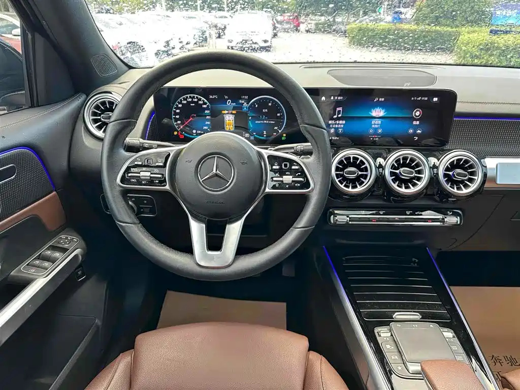 MERCEDES BENZ GLB 2023