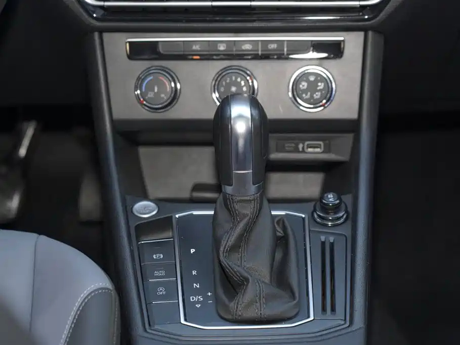 VOLKSWAGEN LAVIDA 2023