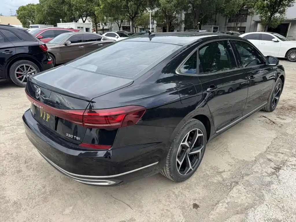 VOLKSWAGEN PASSAT 2023