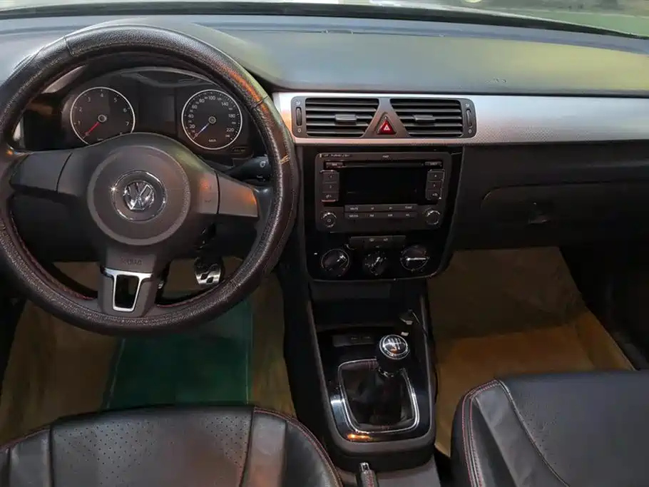 VOLKSWAGEN BORA 2011