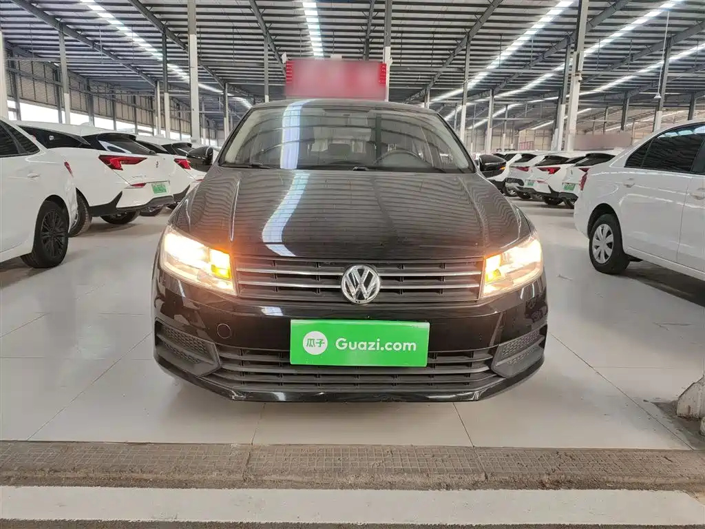VOLKSWAGEN SANTANA 2019