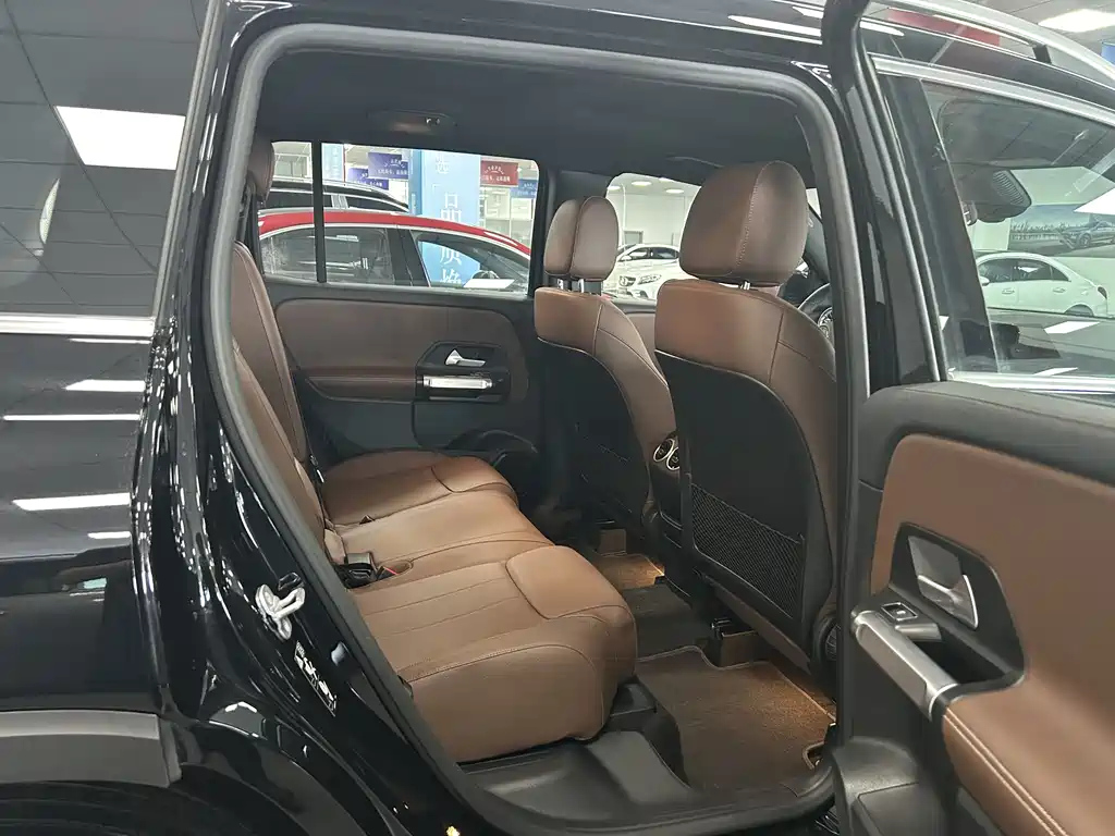 MERCEDES BENZ GLB 2024