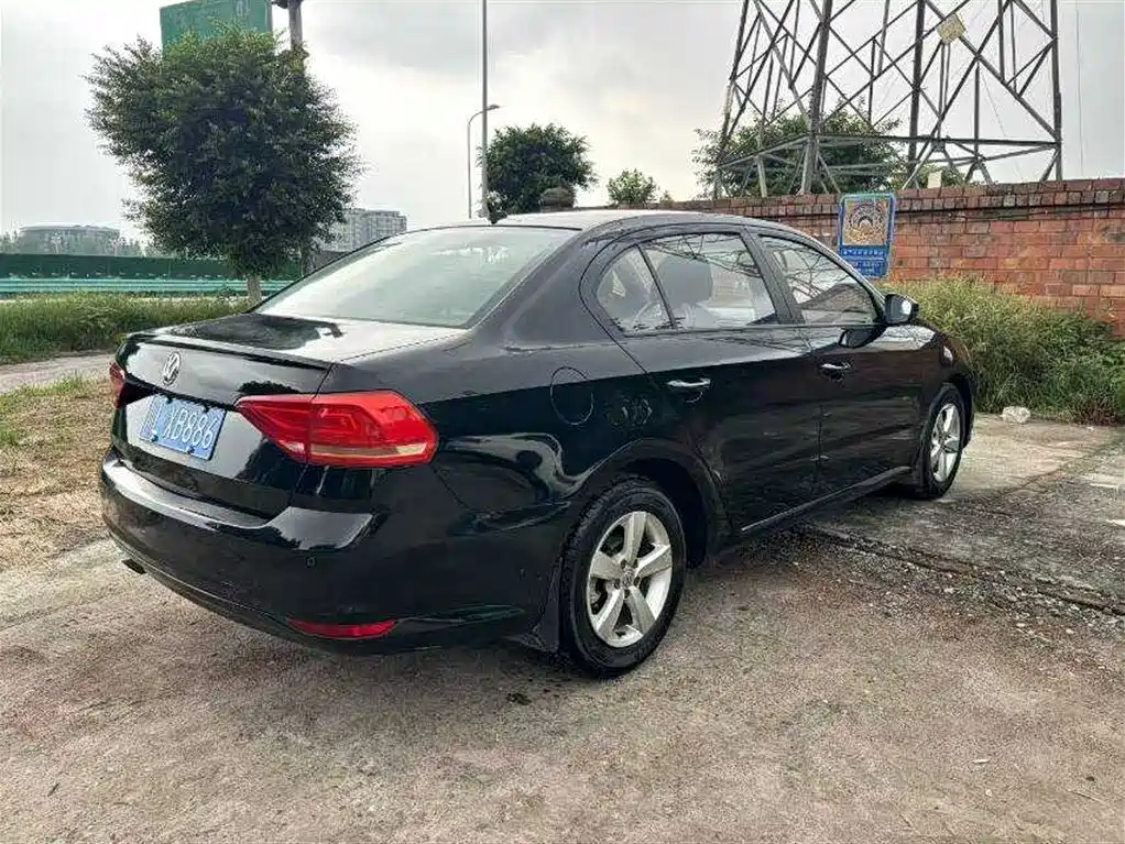 VOLKSWAGEN LAVIDA 2015