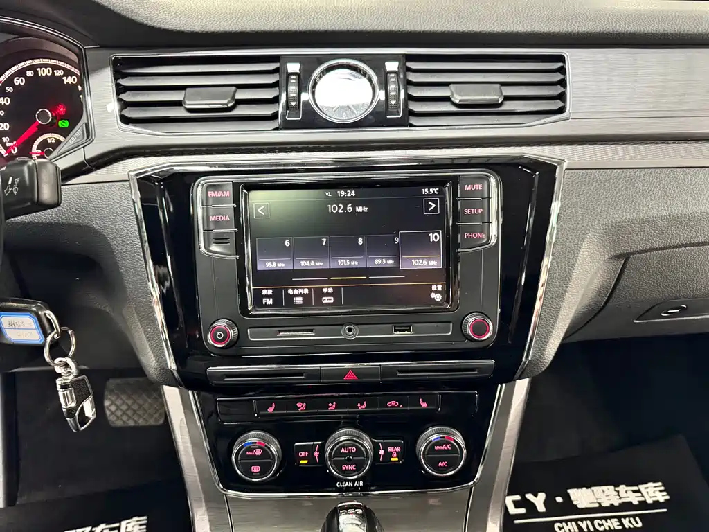 VOLKSWAGEN PASSAT 2016