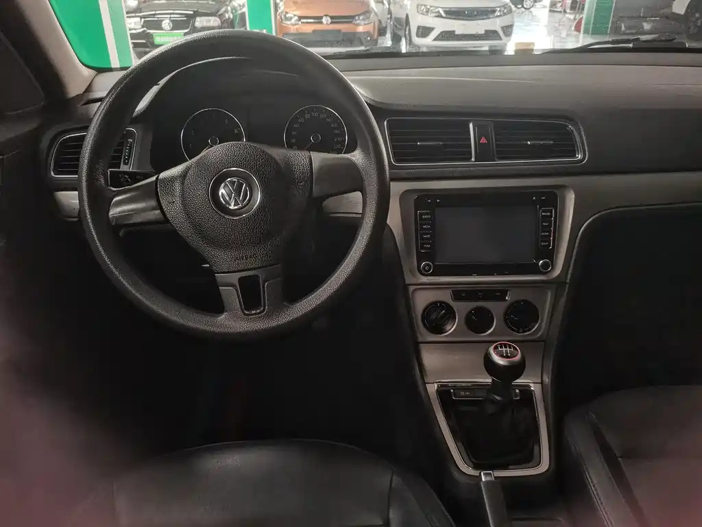 VOLKSWAGEN LAVIDA 2015