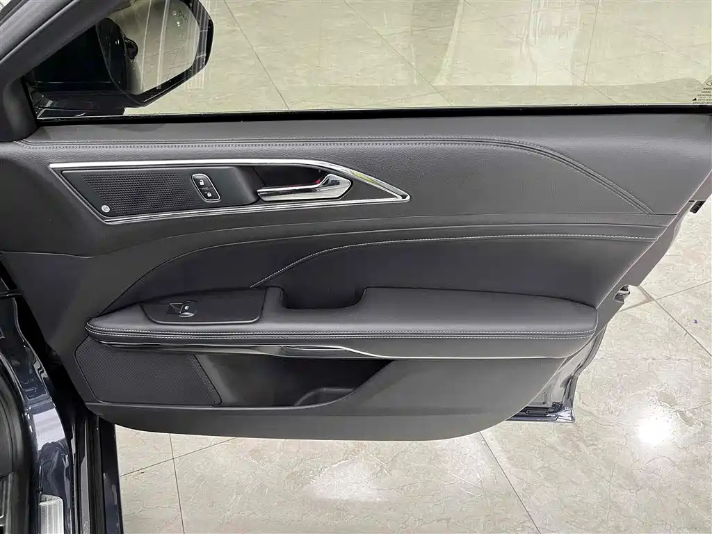 FORD TAURUS 2021
