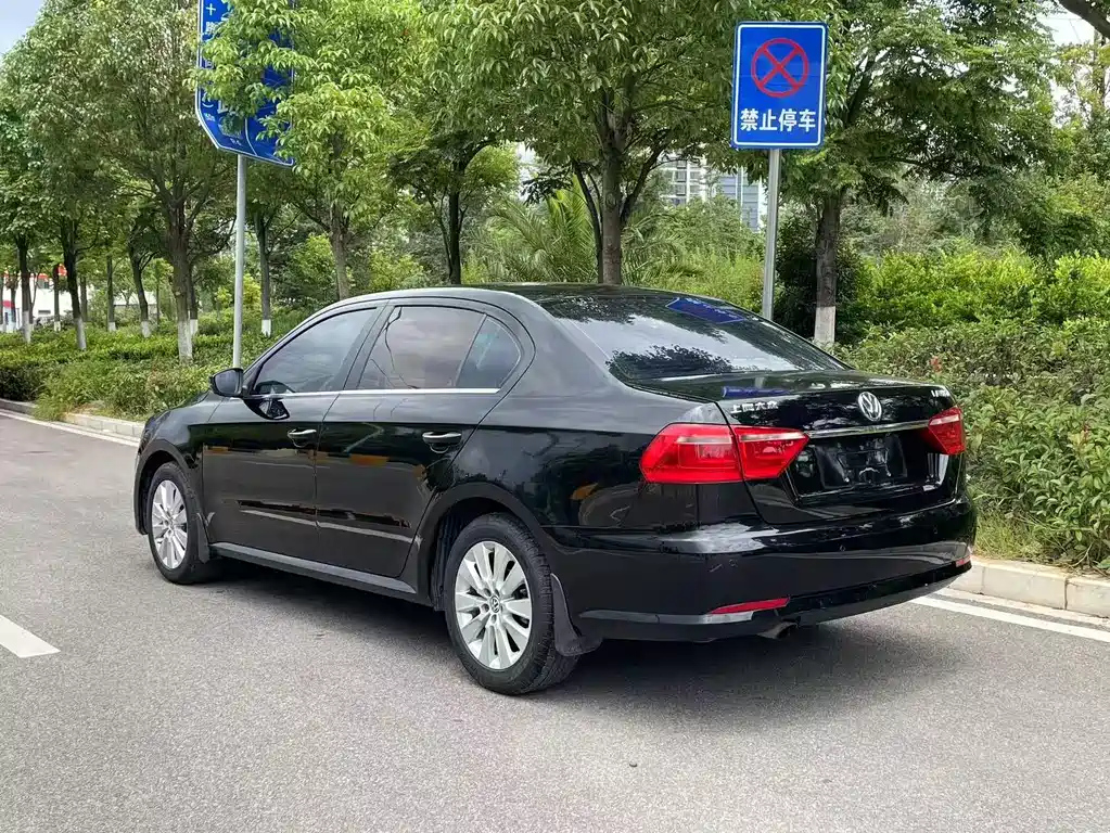 VOLKSWAGEN LAVIDA 2013