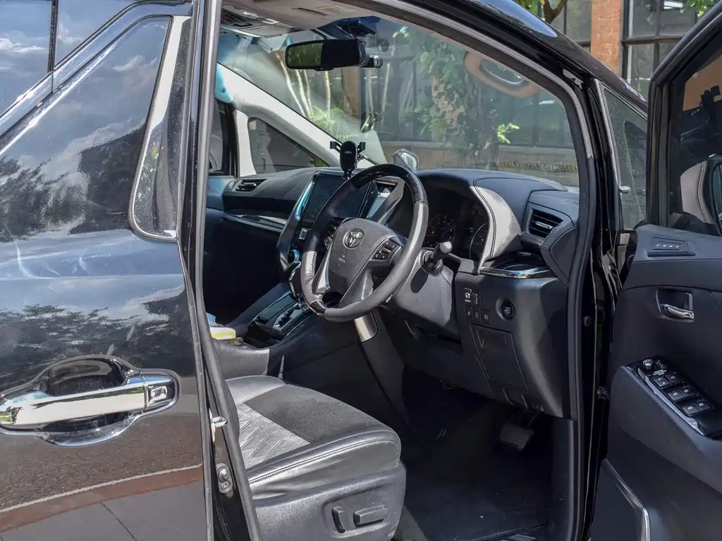TOYOTA ALPHARD 2018