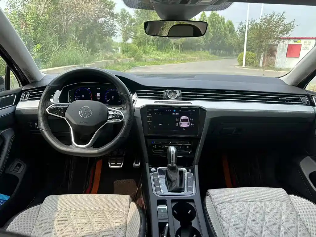 VOLKSWAGEN MAGOTAN 2023