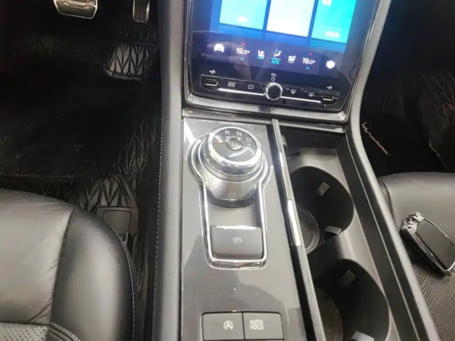 FORD TAURUS 2019