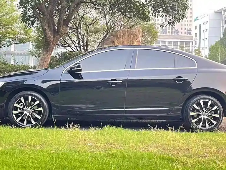 VOLVO S60 2019