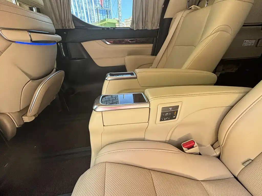 TOYOTA ALPHARD 2018