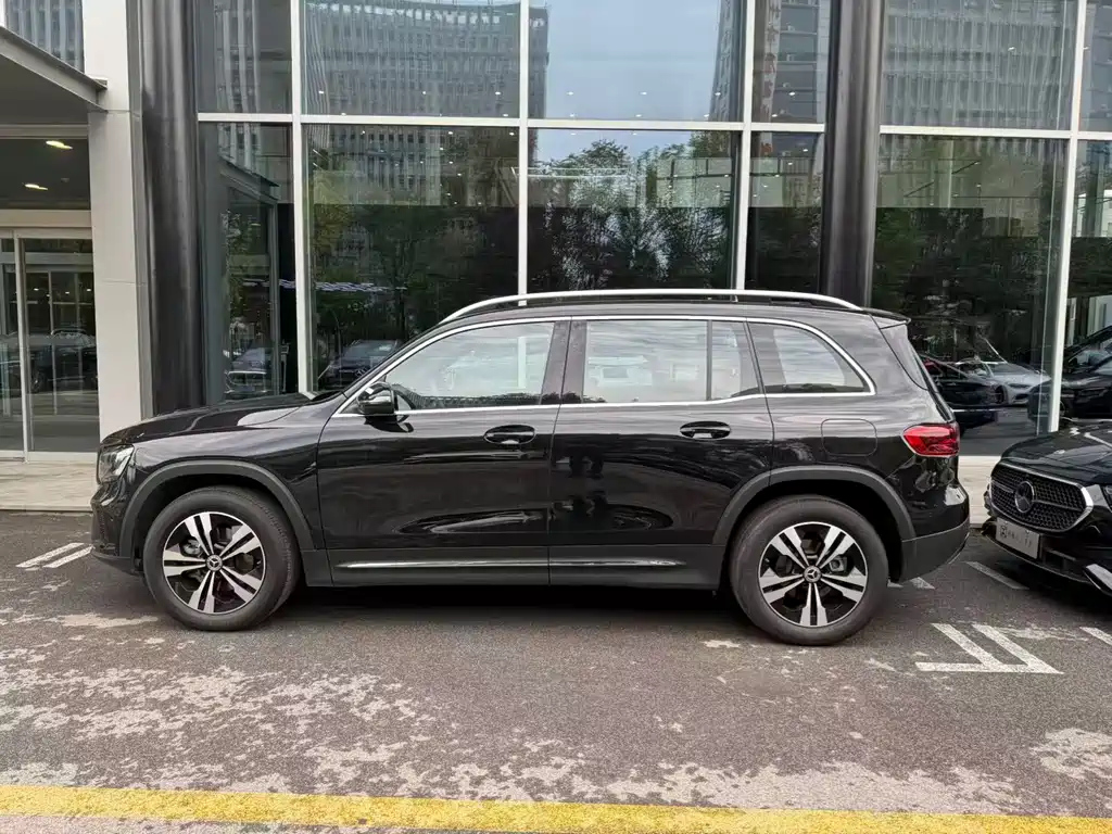 MERCEDES BENZ GLB 2024