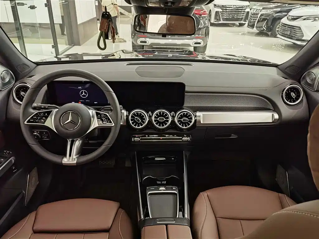 MERCEDES BENZ GLB 2025