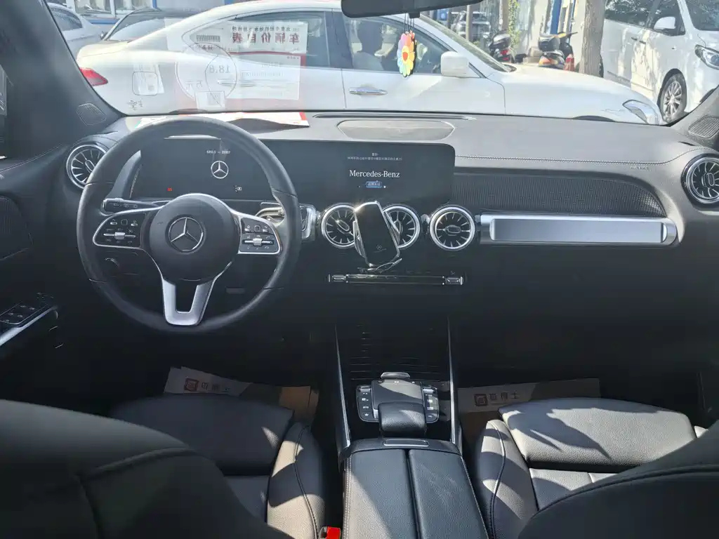 MERCEDES BENZ GLB 2023