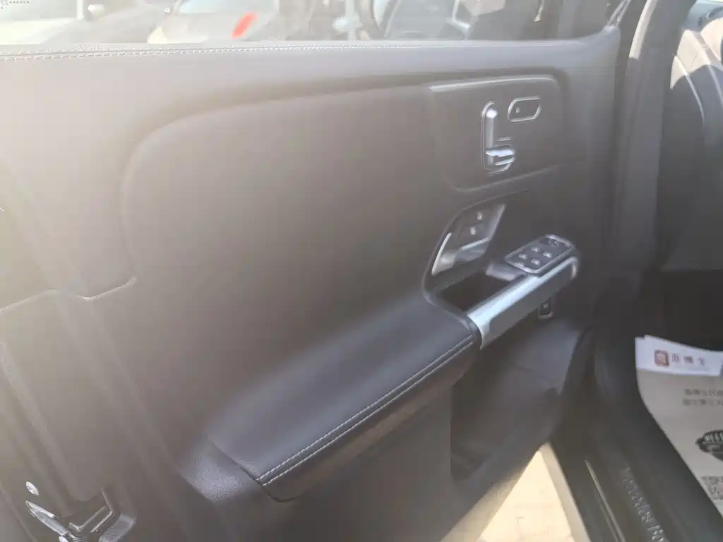 MERCEDES BENZ GLB 2023