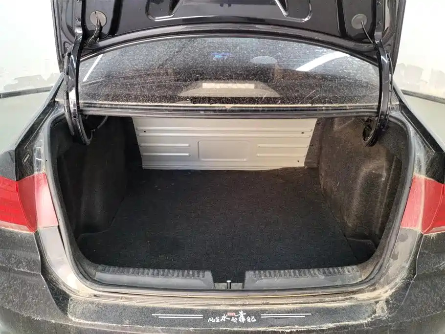 VOLKSWAGEN SANTANA 2017
